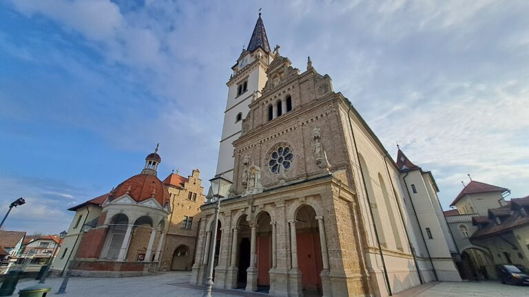 Kościół Matki Bożej Bystrzyckiej W Neorenesansowym Stylu